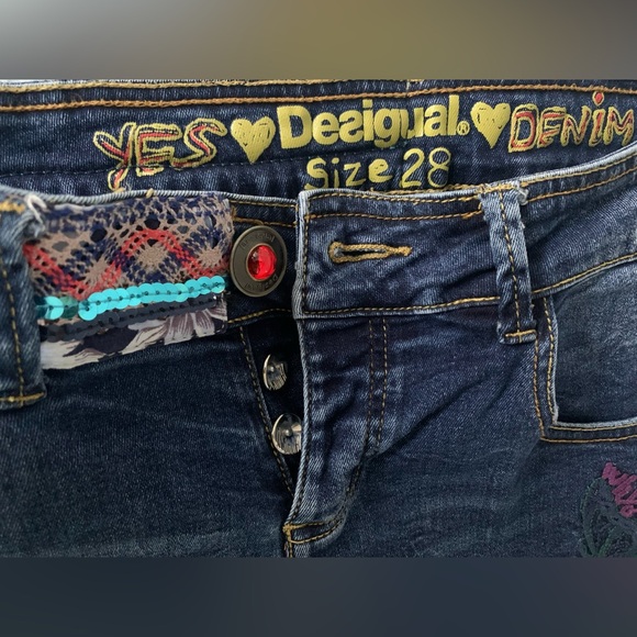 Stylish blue jean shorts by Desigual. Size 28 - Picture 4 of 9